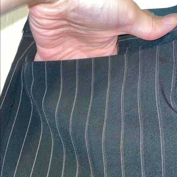 Norma Kamali Black knee-length pencil skirt with ribbed texture for work - Picture 7 of 9